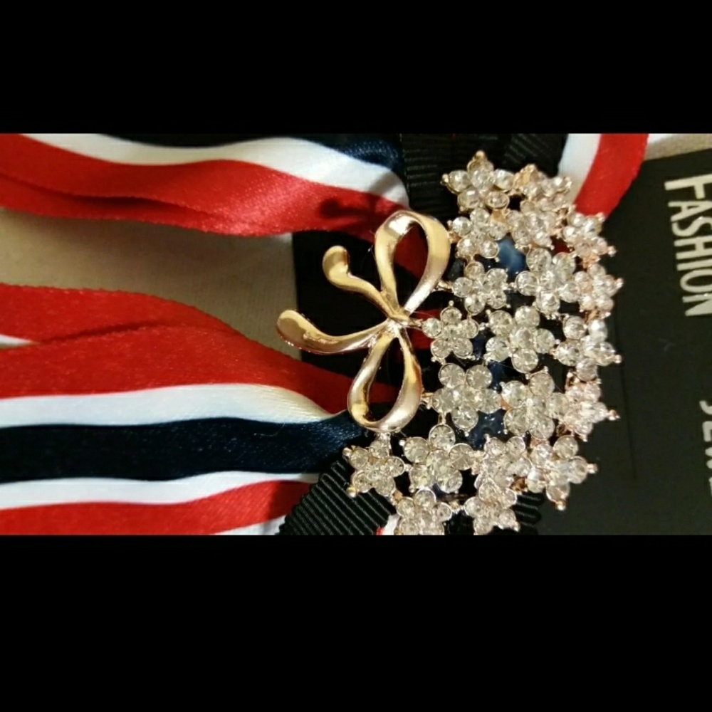 Pin Bow - Picture 4 of 4
